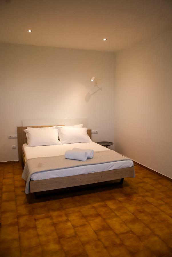 Pharos Apartments Gavrio Buitenkant foto